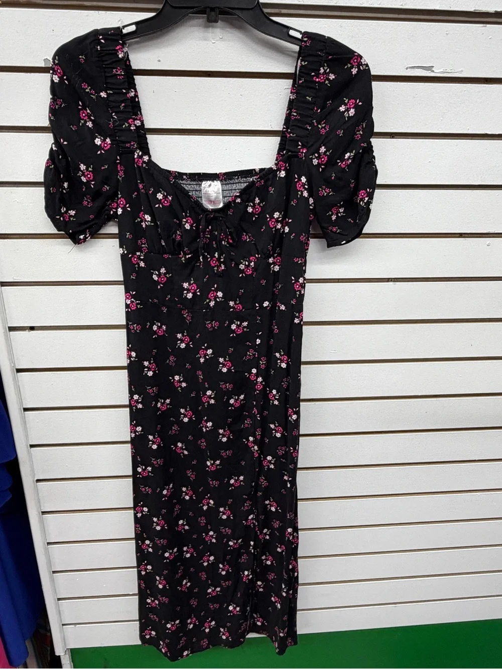 no boundaries black floral dress Puff Sleeve Midi Size Small Size:0/2 neckline balanced with a beautiful dresses Y2K Prom Dresses Collection